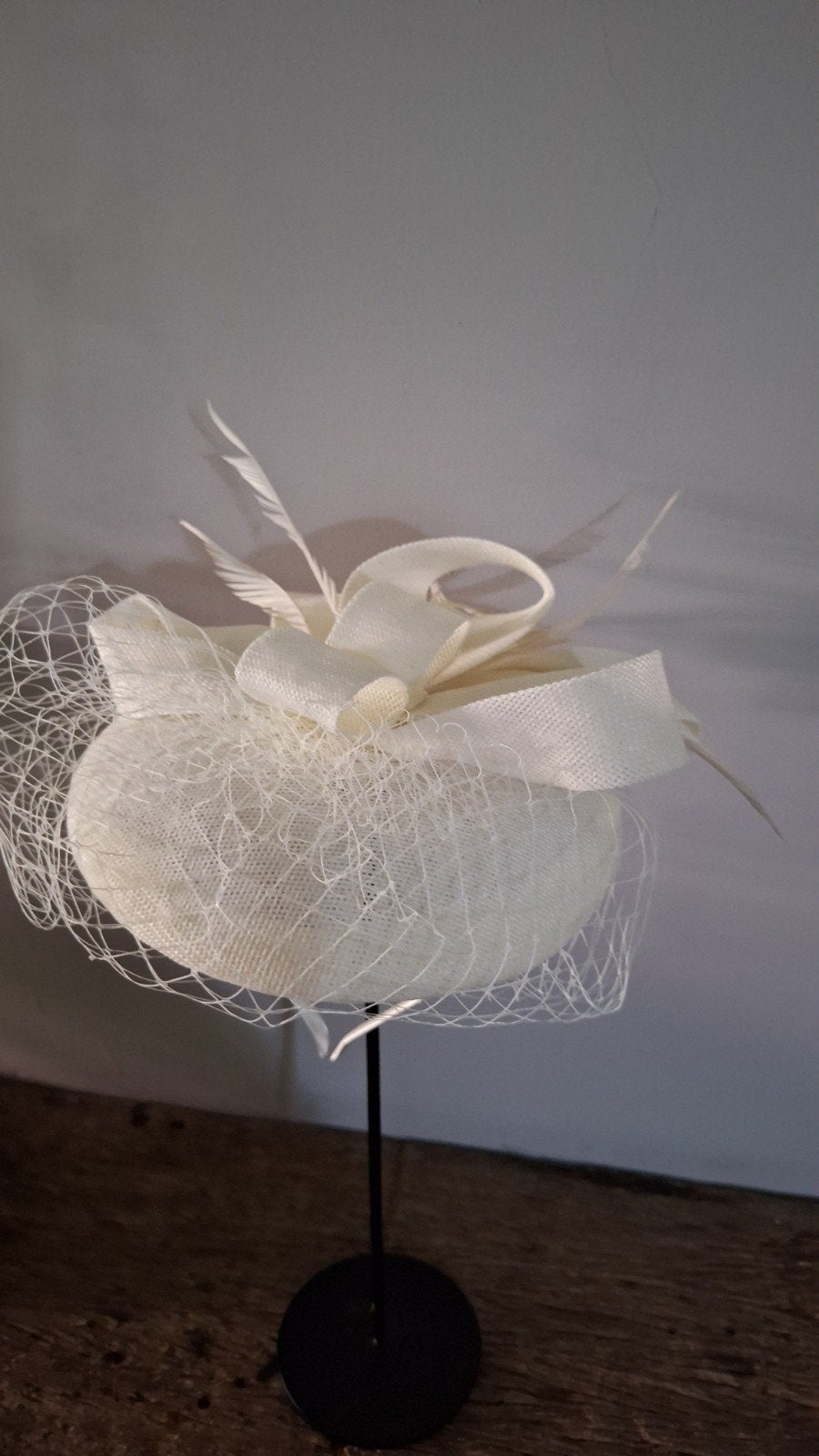 Elegante fascinator - Perfect voor bruiloften en feesten, Ophalen of Verzenden, Nieuw, One size fits all, Hoed