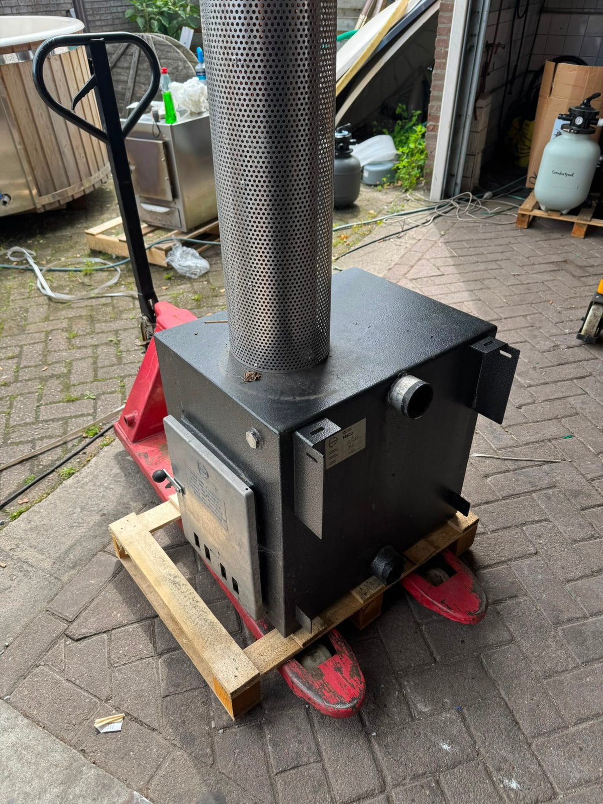 Hottub kachel kirami CUBE (€1695 nieuw) LEK / zwembad, Ophalen, Gebruikt, 7921AE, Fast Fair b.v.