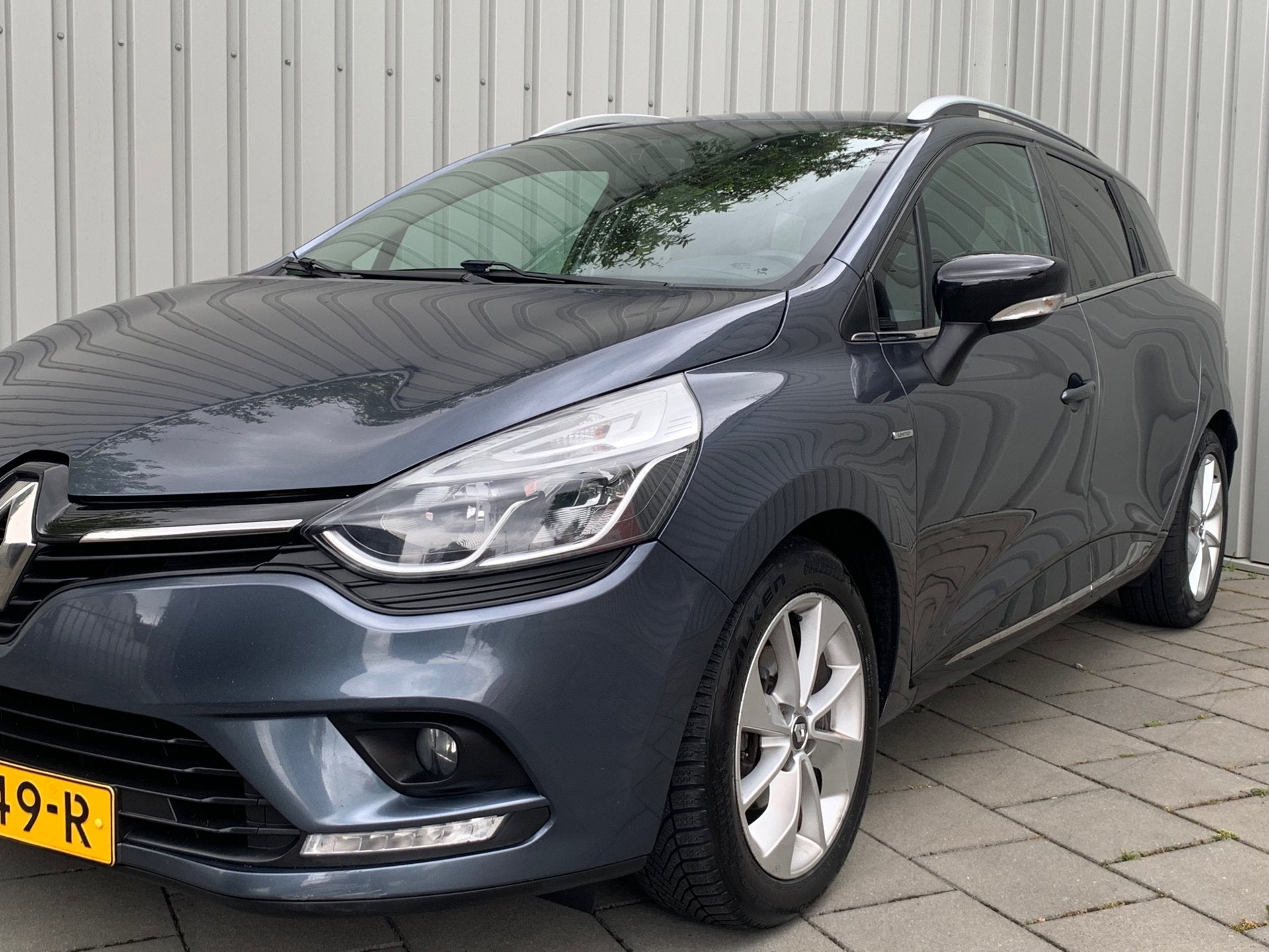 Renault Clio Estate 0.9 TCe Limited|Navigatie|Climate Contro, Voorwielaandrijving, 898 cc, Gebruikt, 580 kg
