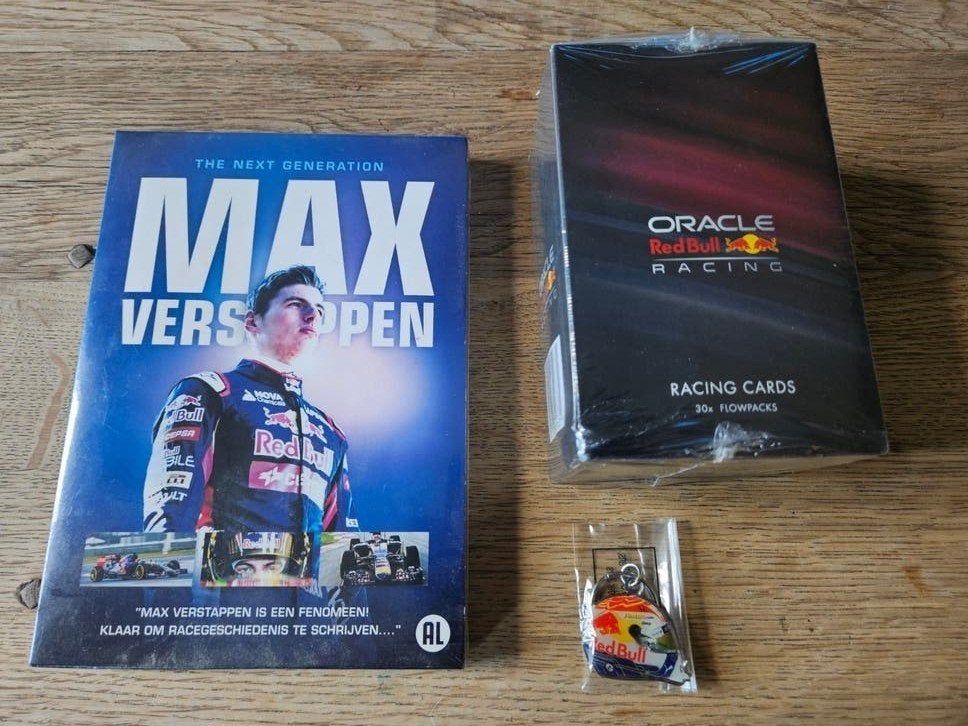 Max Verstappen dvd + sleutelhanger + cards, Alle leeftijden, Ophalen of Verzenden, Nieuw in verpakking