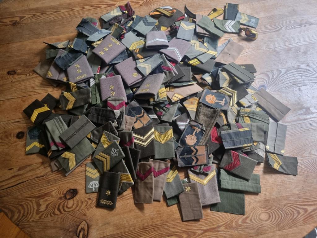 Lot diverse Rangen koninklijke landmacht ( 300+ stuks), Ophalen of Verzenden, Landmacht, Nederland, Embleem of Badge
