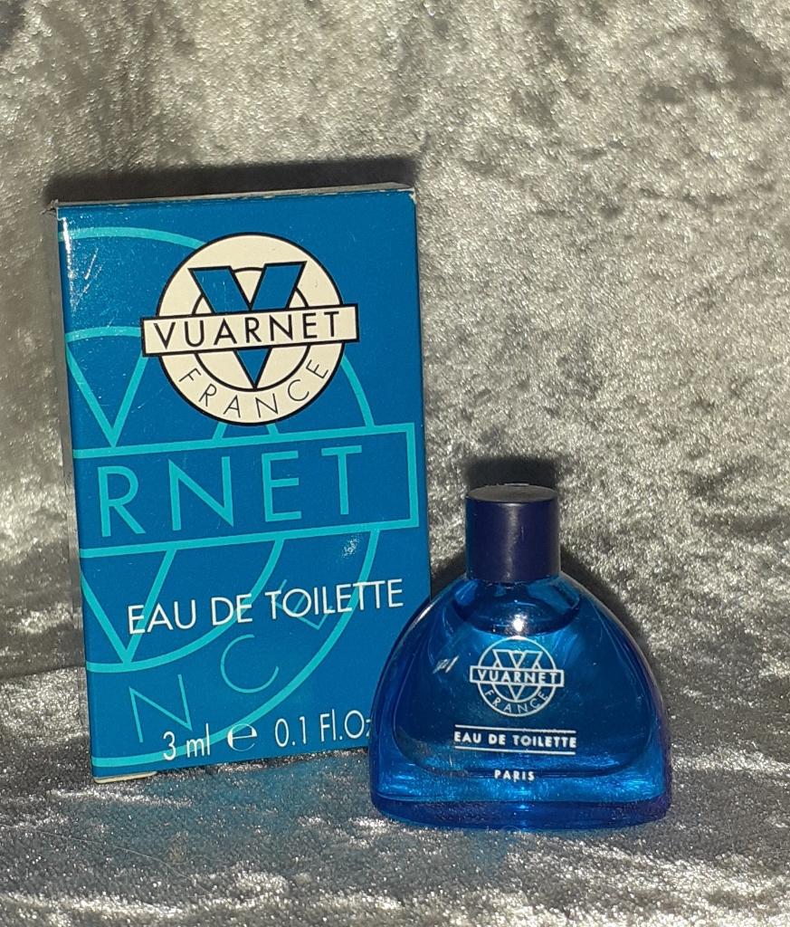 Volle parfum mini Vuarnet +  doosje, Verzamelen, Parfumverzamelingen, Ophalen of Verzenden, Zo goed als nieuw, Miniatuur, Gevuld