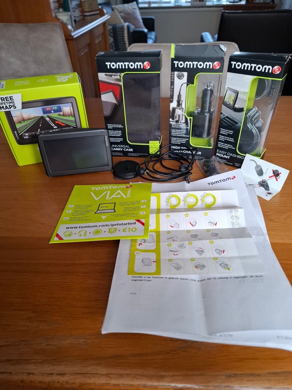 Complete TomTom VIA Navigatie – Inclusief Doos & Accessoires, Auto diversen, Ophalen of Verzenden