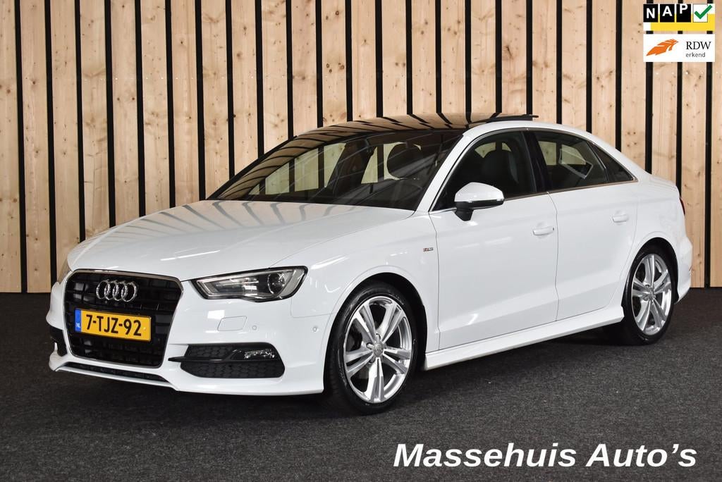 Audi A3 Limousine 1.4 TFSI CoD Ambition Pro Line S Panorama, Gebruikt, 4 cilinders, Leder en Stof, Wit