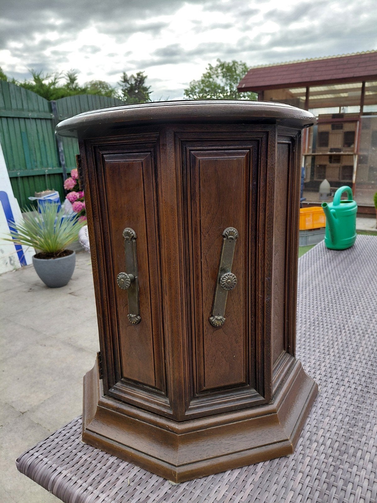 Leuke bijzet tafel of kastje, Ophalen