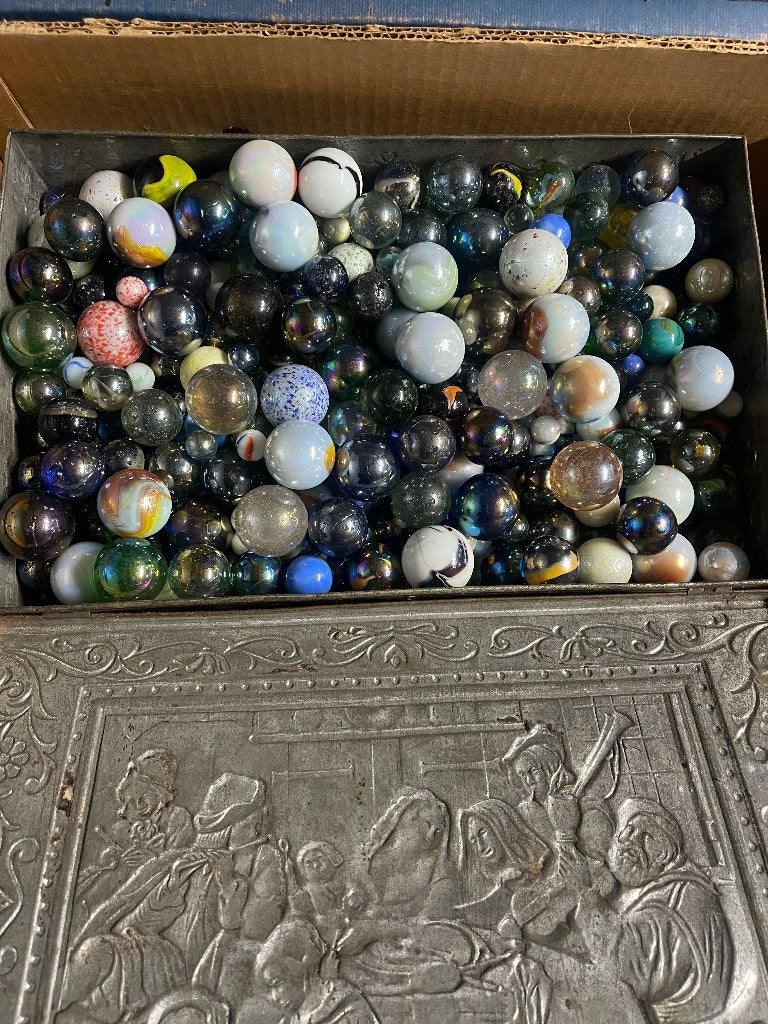 Grote verzameling knikkers in vintage metalen doos, Ophalen, Gebruikt