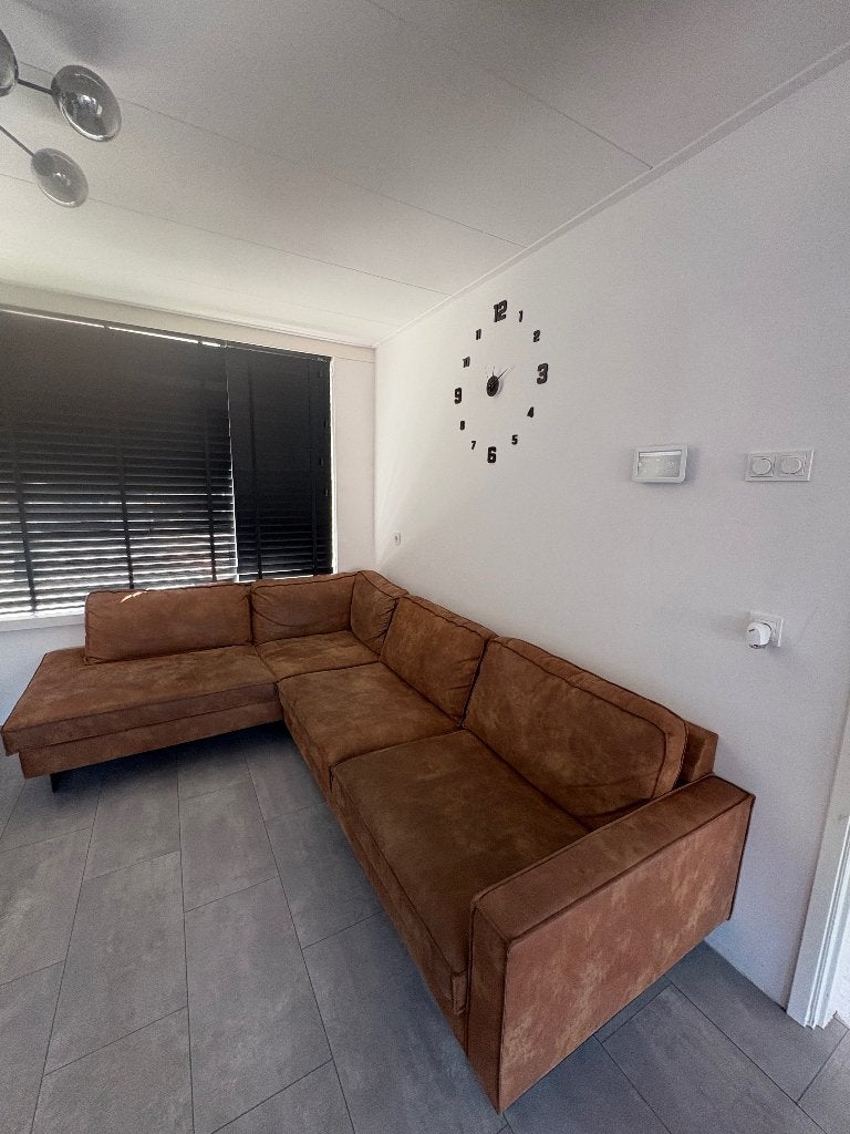Comfortabele hoekbank in bruin stof, Modern, Comfortabel, 300 cm of meer, Ophalen of Verzenden, Zo goed als nieuw
