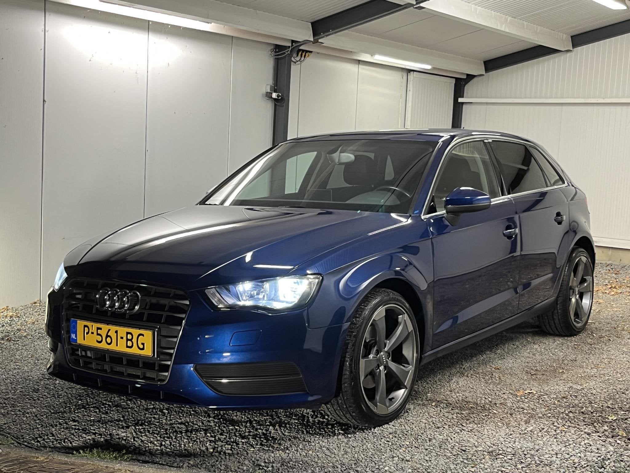 Audi A3 Sportback 1.2 TFSI Attraction 8-2013 NAVI,LEDER,LED,, Auto's, Voorwielaandrijving, Euro 5, Stof, Gebruikt