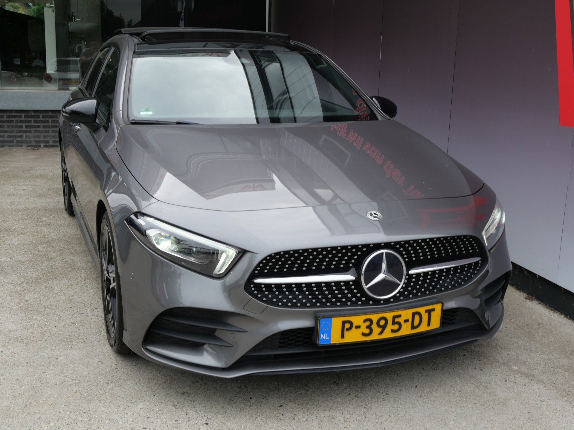 Mercedes-Benz A-Klasse 180 AMG | NIGHT PAKKET | PANORAMA | W, Voorwielaandrijving, 136 pk, Gebruikt, 4 cilinders