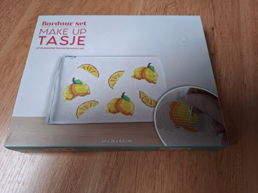 Borduur set  make up tasje . nieuw, Ophalen, Nieuw, Knutselset