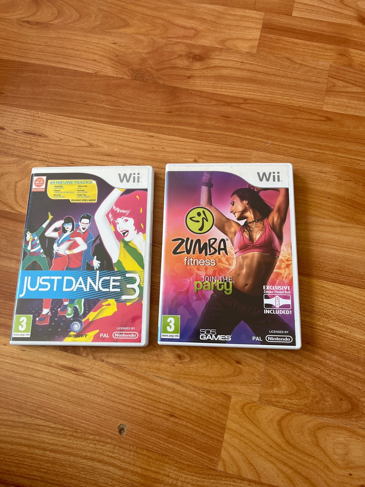 Just Dance 3 & Zumba Fitness Wii Games, Muziek, Ophalen of Verzenden, Zo goed als nieuw, 3 spelers of meer