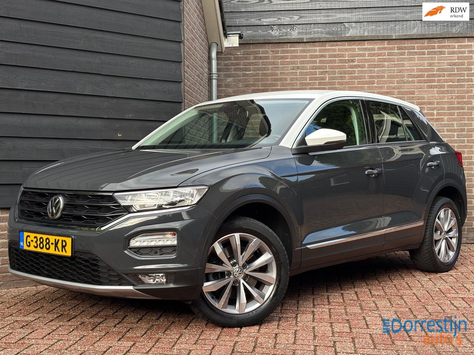 Volkswagen T-Roc 1.5 TSI Sport | Trekhaak | Navi | 150pk | A, Voorwielaandrijving, Stof, 4 cilinders, 150 pk