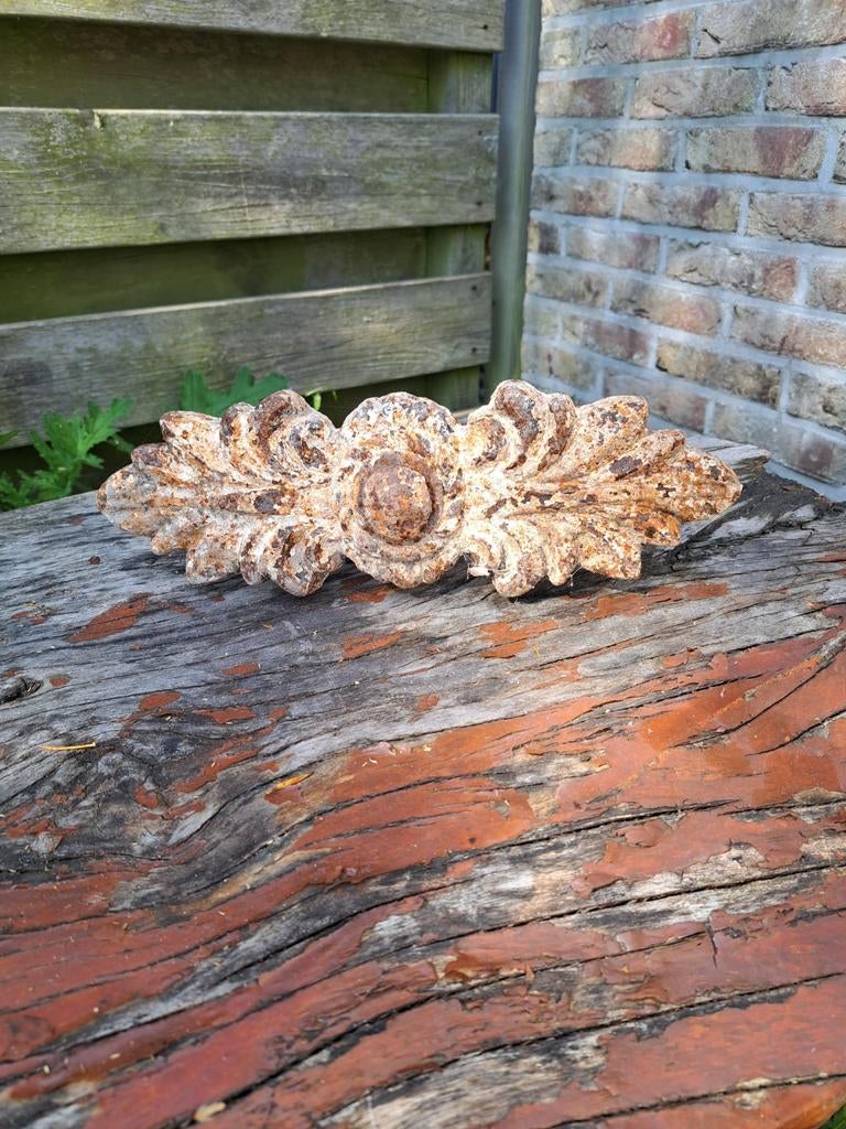 Decoratief gietijzeren muuranker met bout, Antiek en Kunst, Ophalen of Verzenden