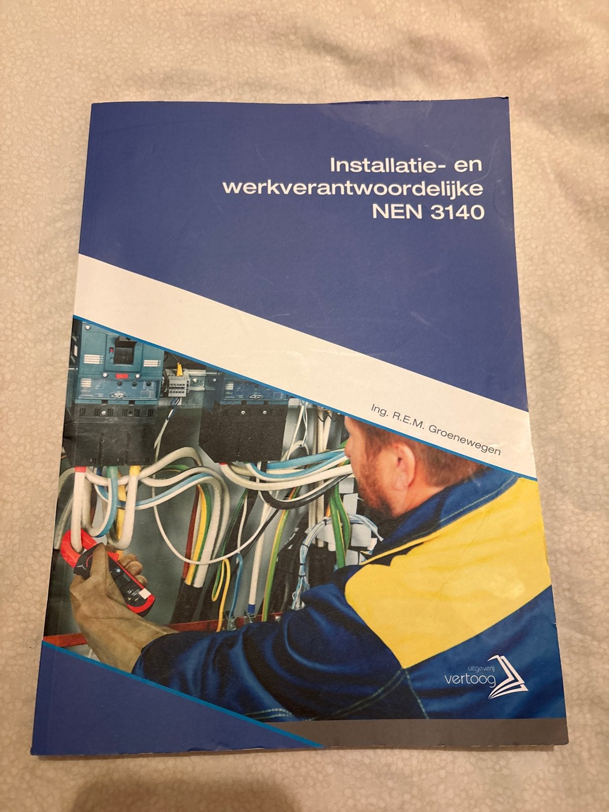 Installatie- en werkverantwoordelijke NEN 3140, Ophalen, Zo goed als nieuw, Elektrotechniek