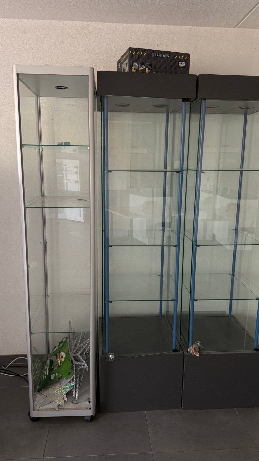 Glazen Vitrinekasten met Verlichting – 4 Stuks, Zo goed als nieuw, 150 tot 200 cm, 25 tot 50 cm, 50 tot 100 cm