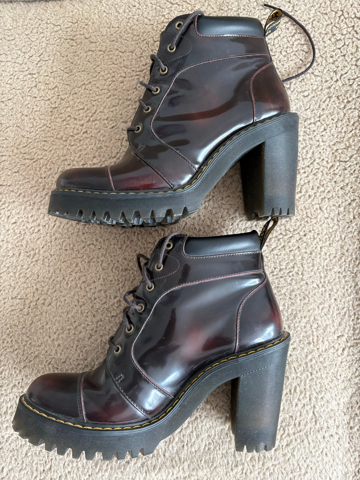 Dr. Martens Averil schoen 40- cherry red - Zo goed als nieuw, Kleding | Dames, Schoenen, Ophalen of Verzenden, Zo goed als nieuw