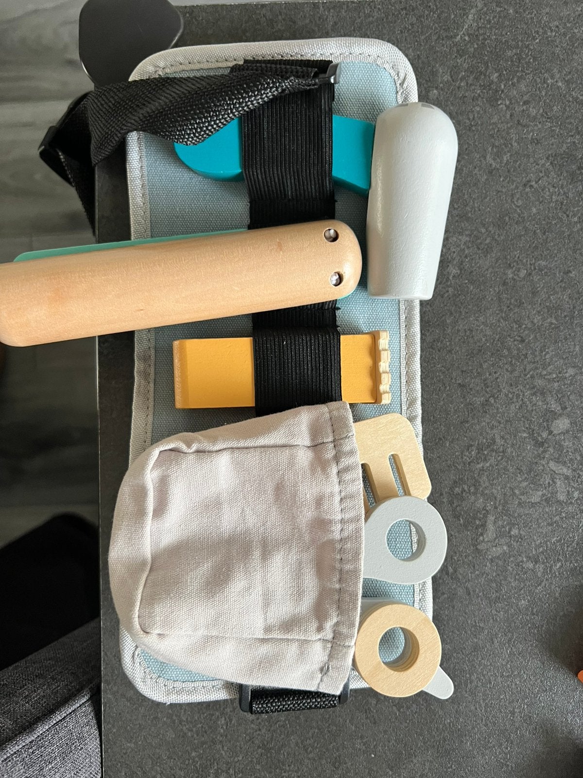 Houten kappers speelgoed, Ophalen