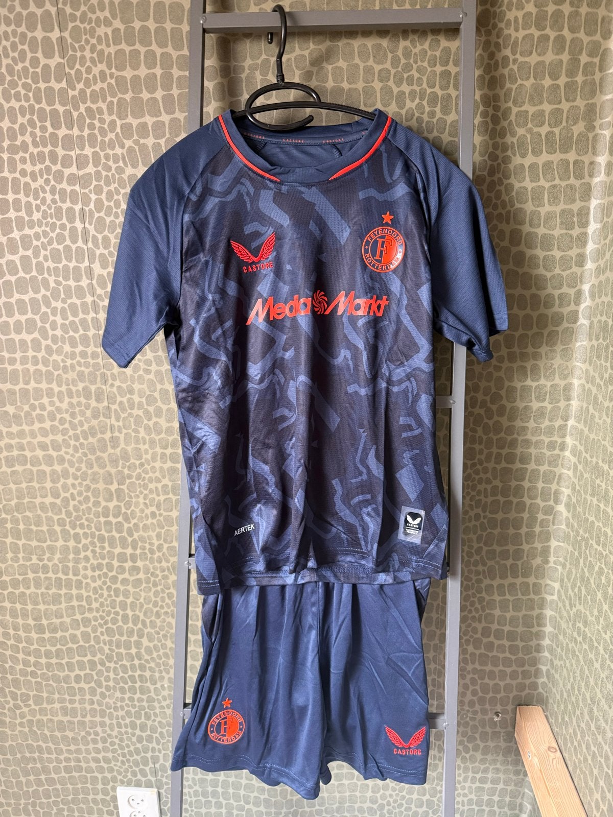 Feyenoord uit tenue 2026/2027 met sokken - Maat 146/152, Ophalen of Verzenden, Nieuw, Jongen of Meisje