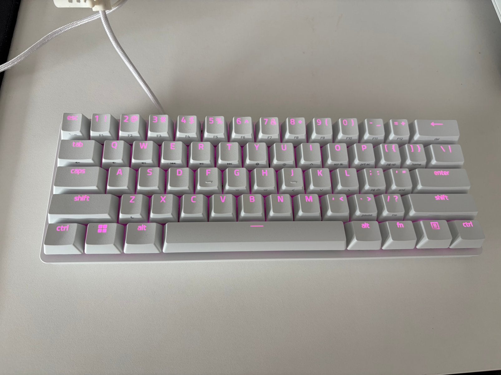 Razer Huntsman Mini wit met RGB en rode switches, Computers en Software, Ophalen of Verzenden, Qwerty, Zo goed als nieuw, Bedraad