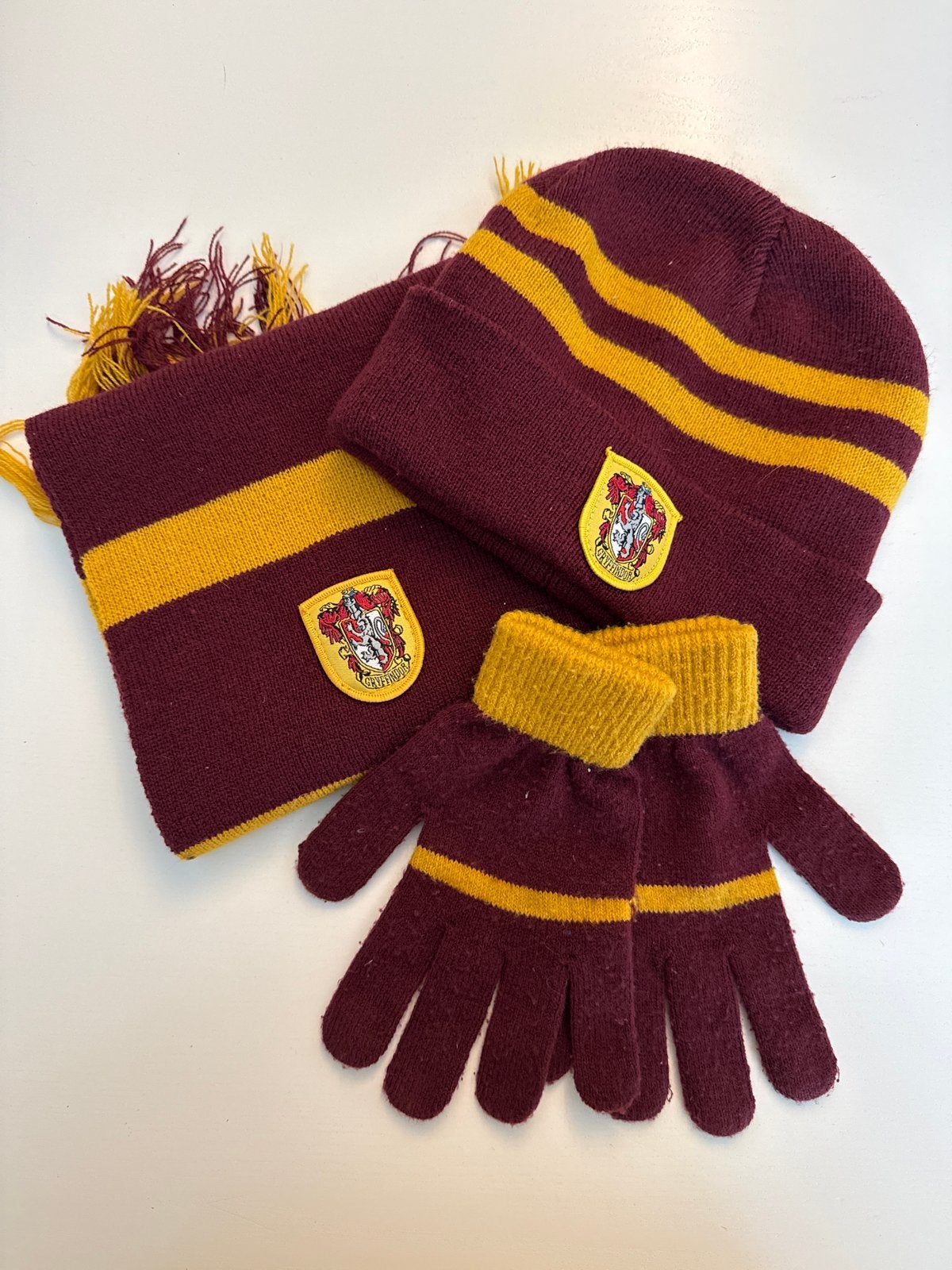 Harry Potter Gryffindor muts, sjaal en handschoenen set, Ophalen of Verzenden, Zo goed als nieuw, Jongen of Meisje, Setje