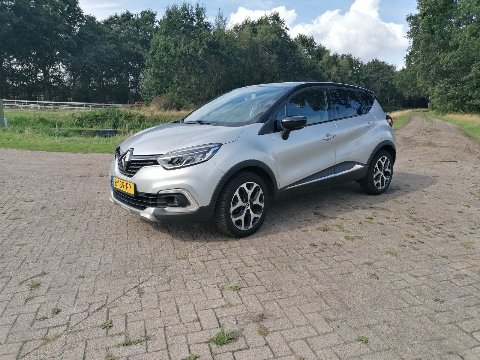 Renault Captur 0.9 TCE 90 intens 2018 Grijs, Auto's, Voorwielaandrijving, 898 cc, Zwart, 1148 kg