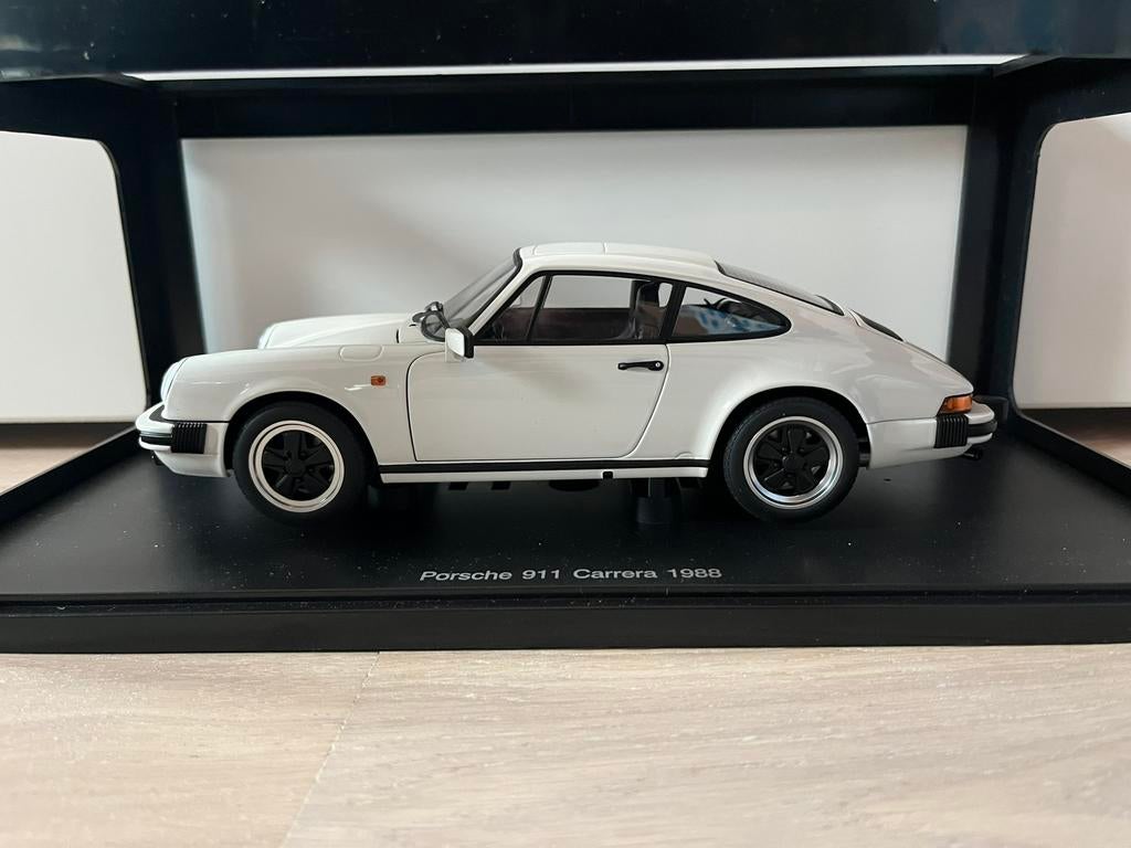 Porsche 911 (930) Carrera 3.2 1988 wit #78012 Autoart 1:18, Ophalen of Verzenden, Zo goed als nieuw, Auto, Autoart