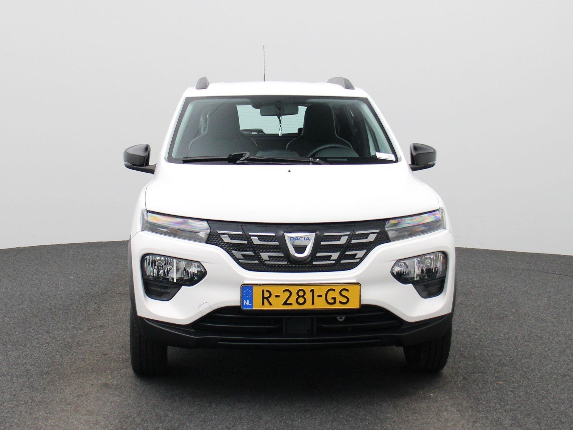 Dacia Spring Comfort 27 kWh | BTW AUTO | AIRCO | PARKEERSENS, Auto's, Gebruikt, Leder en Stof, Wit, Te koop