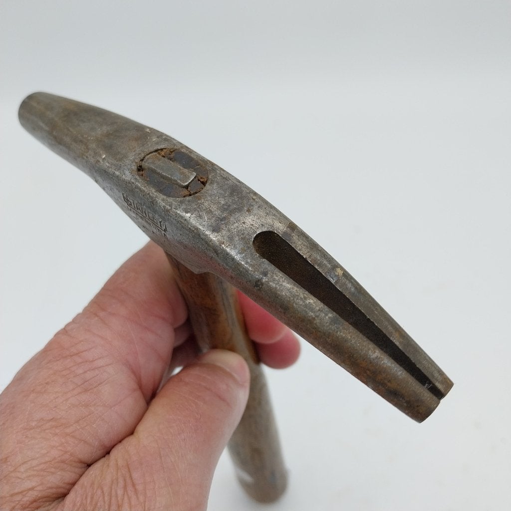 Stanley USA Stoffeerders Hamer (51685-67), Verzenden