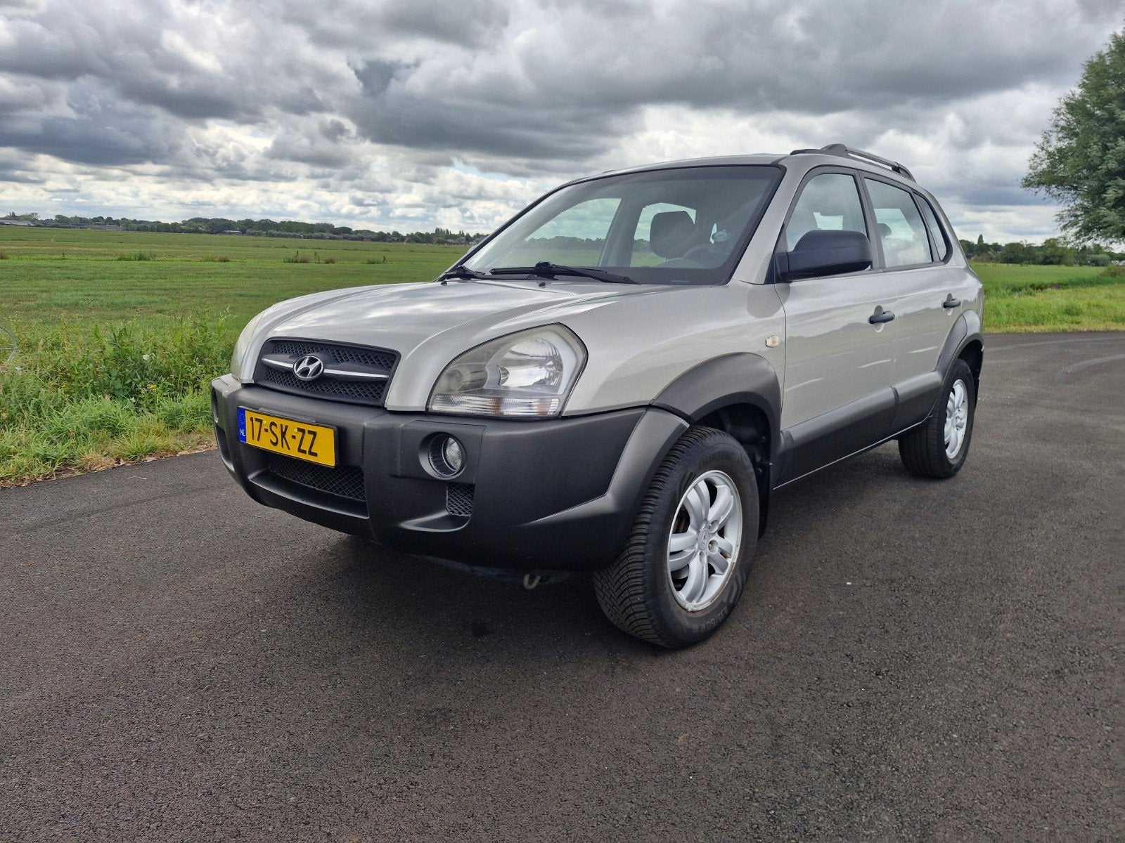 Hyundai Tucson 2.0 I 2WD 2006 Grijs - Airco - Trekhaak - APK, Auto's, 4 cilinders, Origineel Nederlands, 75 €/maand, Handgeschakeld