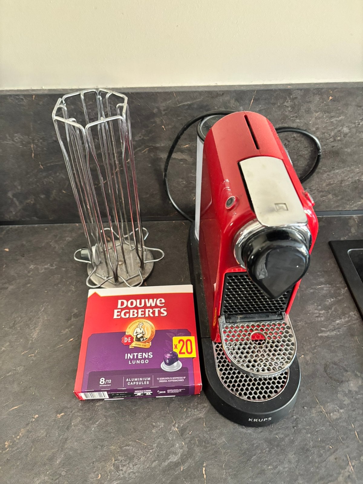 Krups nespresso citiz XN7415 kersenrood + attributen, Ophalen, Gebruikt, Espresso apparaat, Koffiepads en cups