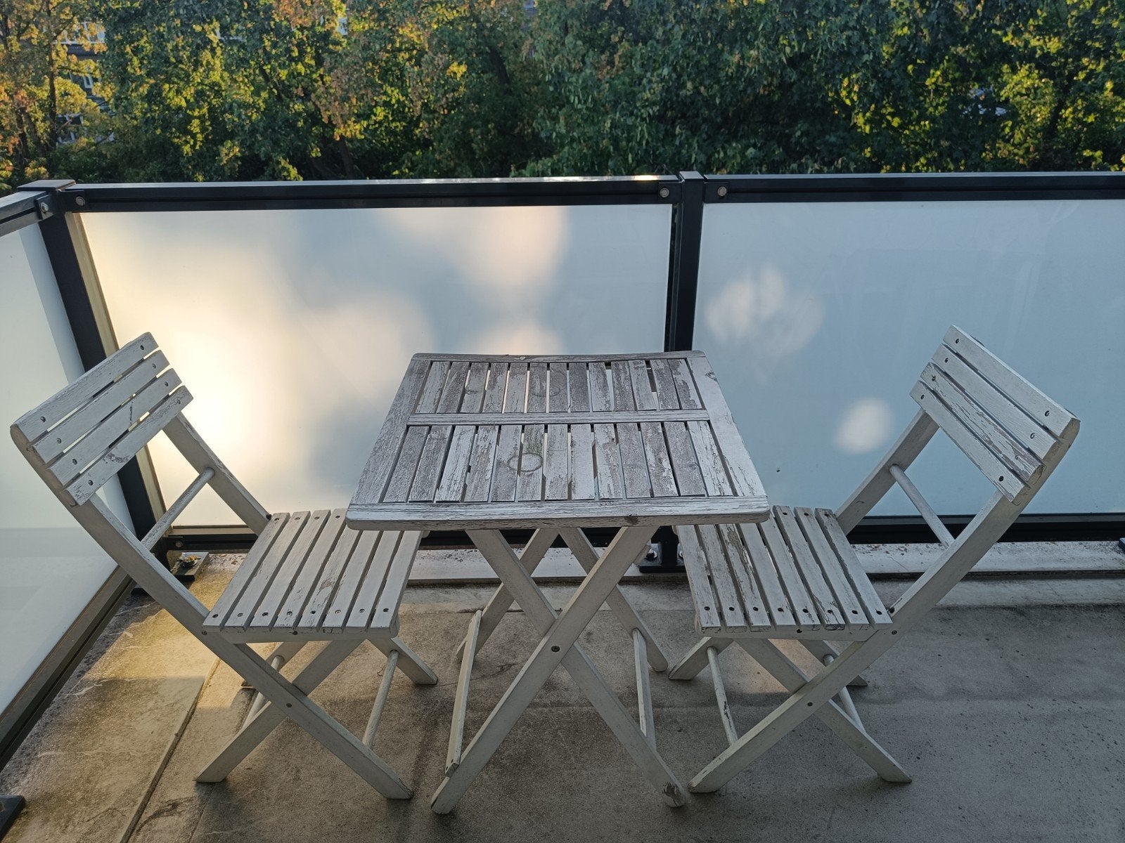 Opklapbare bistroset wit, Tuin en Terras, Tuinsets en Loungesets, Gebruikt, Tuinset, Hout, 2 zitplaatsen, Bijzettafel, Stoel, Ophalen