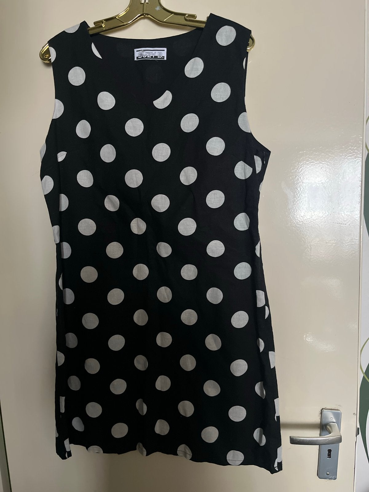 Zwarte jurk met witte stippen - Suzy B.60% linnen, Kleding | Dames, Jurken, Zwart, Maat 42/44 (L), Ophalen of Verzenden, Zo goed als nieuw