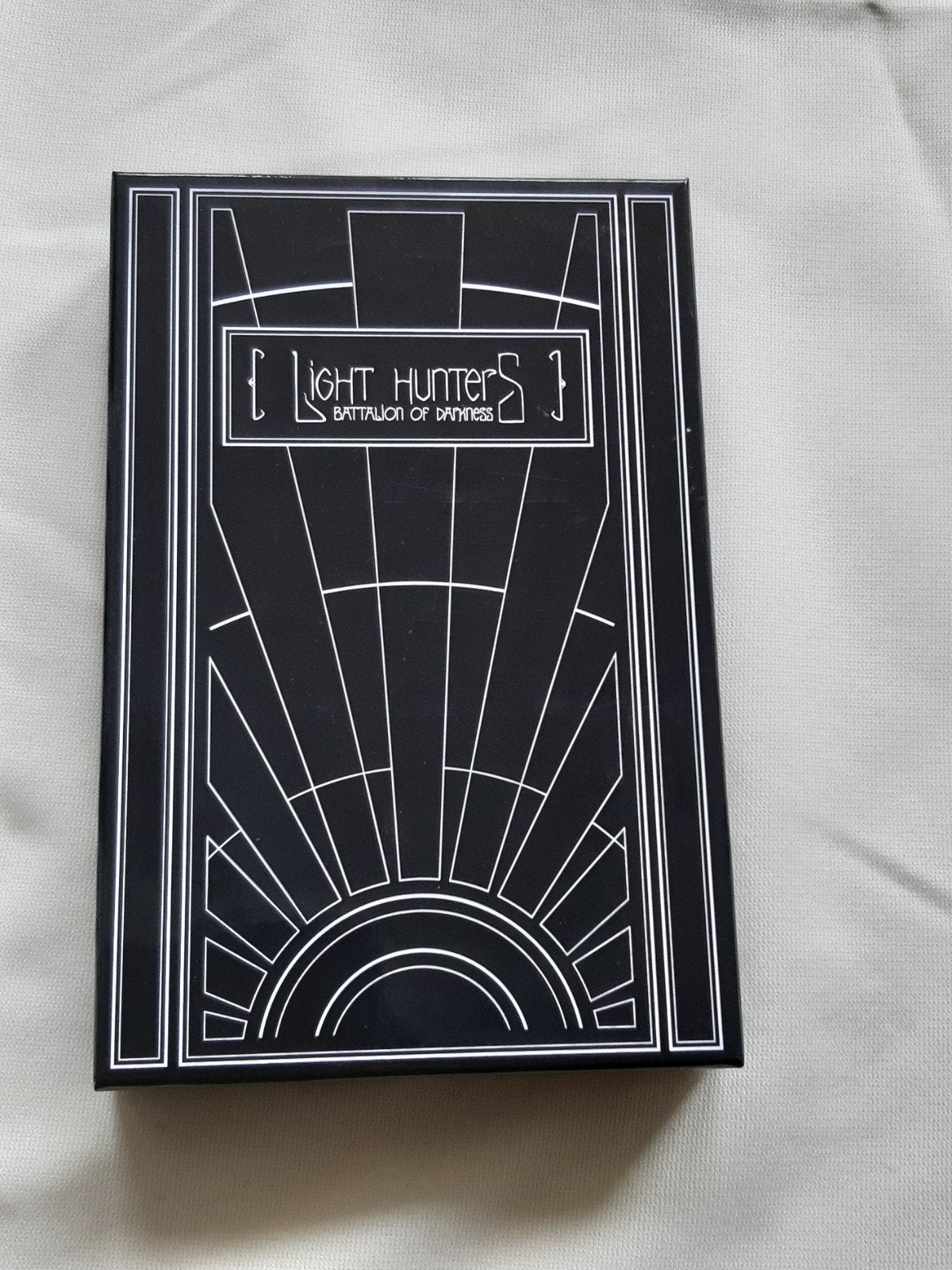Light Hunters  (zo goed als nieuw), Hobby en Vrije tijd, Gezelschapsspellen | Bordspellen, Ophalen of Verzenden, Nieuw