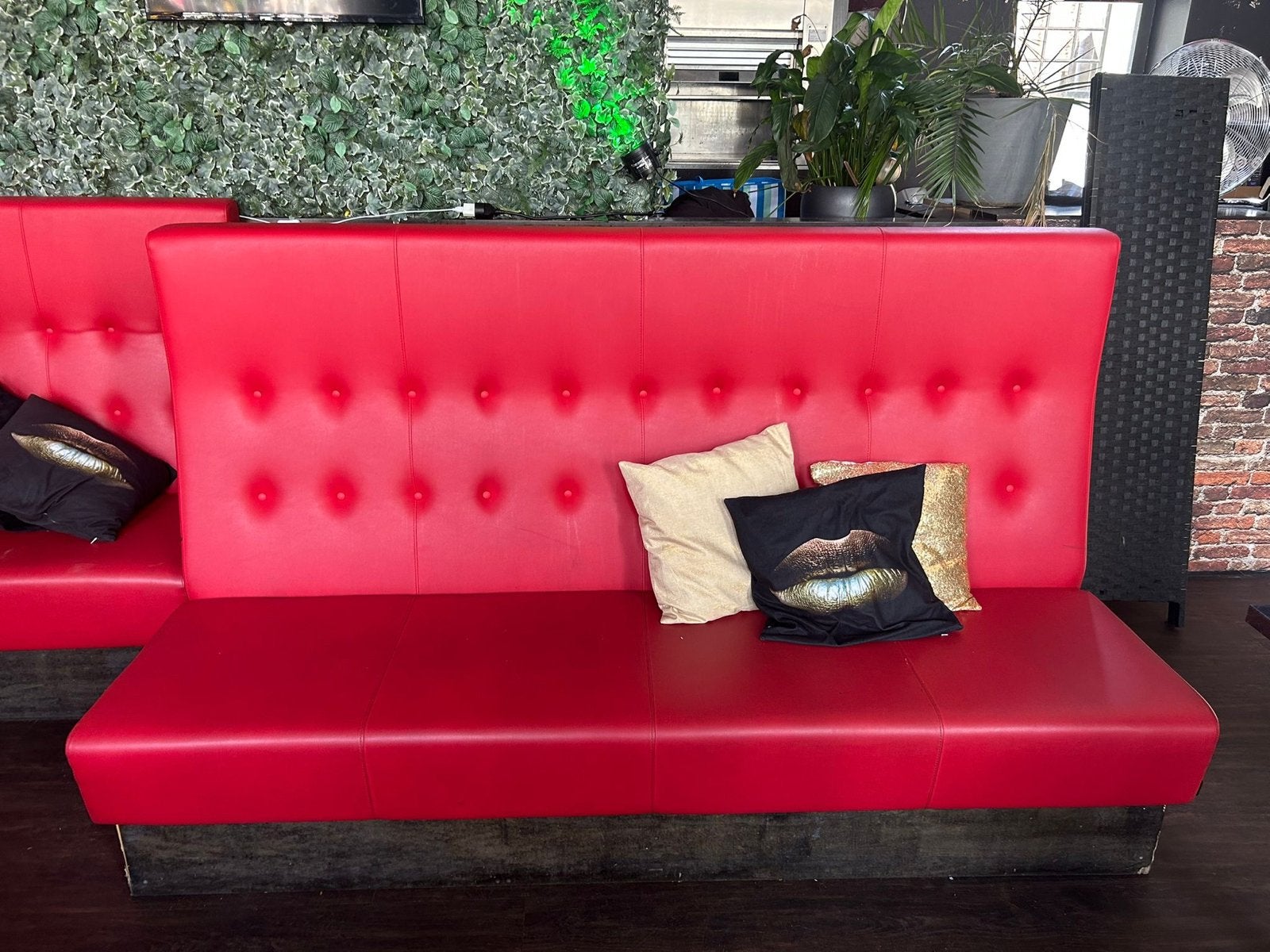 Rode banken/zitbanken voor horeca, Ophalen, Kunststof, Gebruikt, Minder dan 75 cm