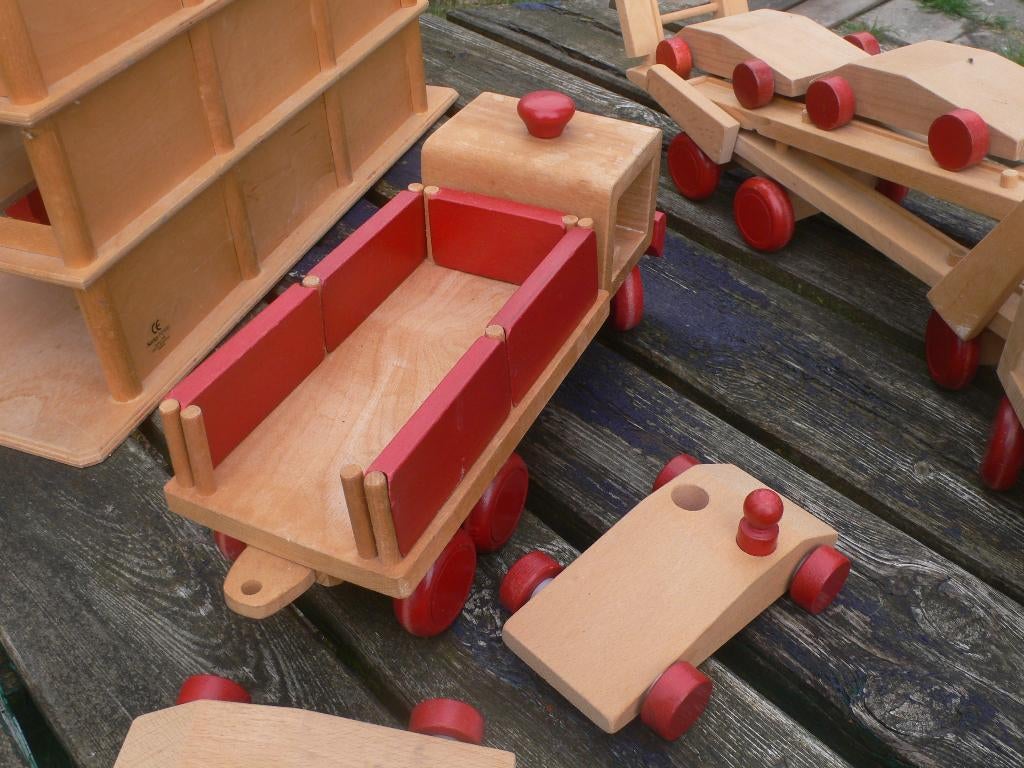 Houten speelgoed: garage, oplegger en vrachtwagen, Ophalen of Verzenden, Zo goed als nieuw, Overige typen
