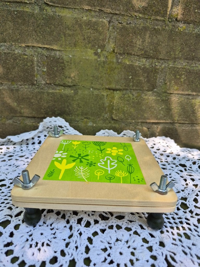 Houten bloemenpers met vrolijk groen design, Meerkleurig, Zo goed als nieuw, Overige merken, Knutselmateriaal