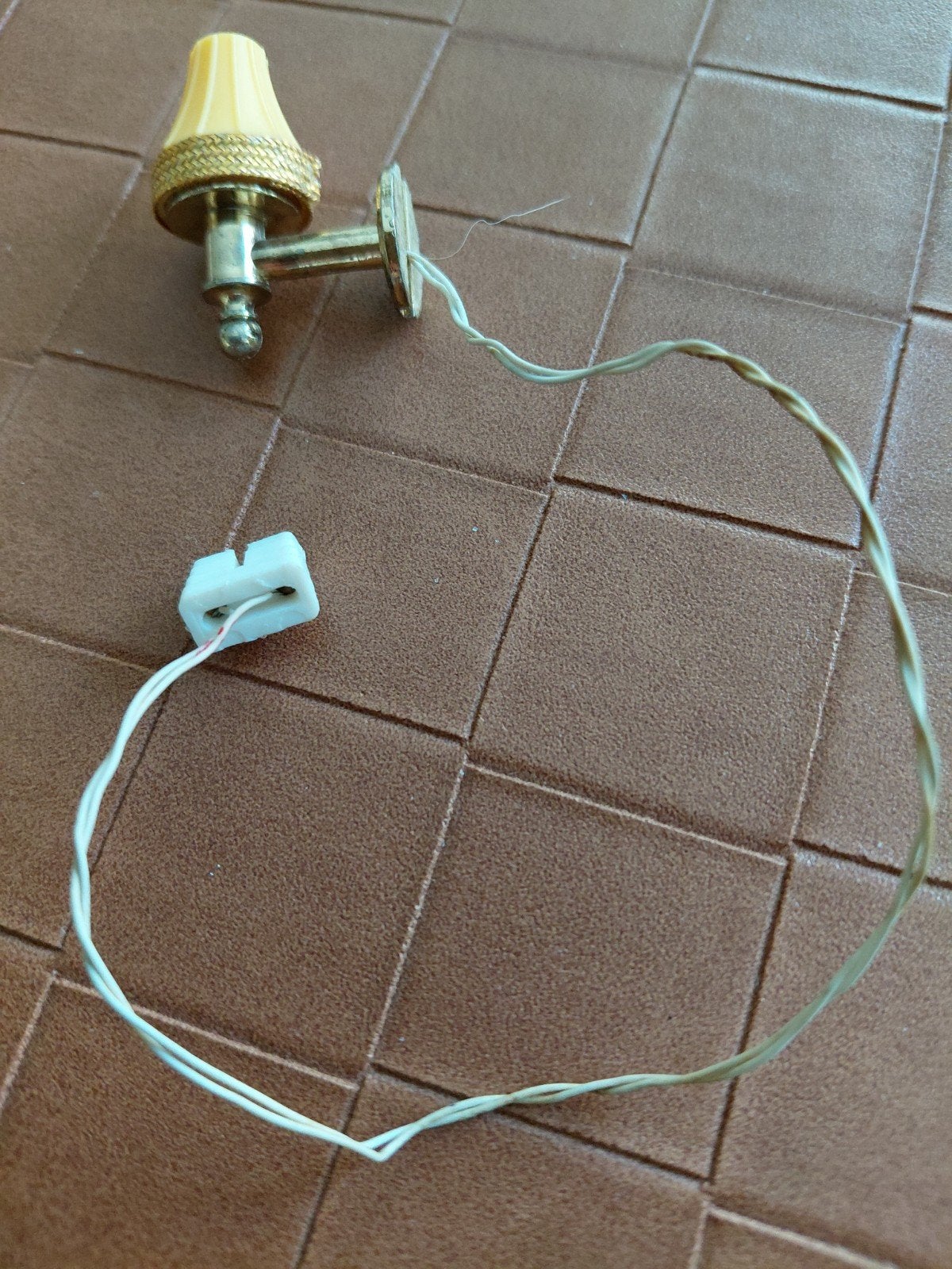 Lundby muurlampje 3,5 volt, Verzamelen, Poppenhuizen en Toebehoren, Ophalen of Verzenden, Gebruikt, Poppenhuis