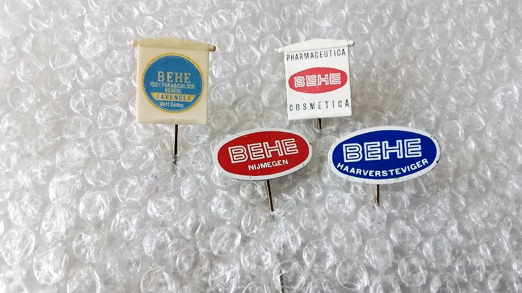 4 verschillende speldjes BEHE uit nijmegen, Ophalen of Verzenden, Zo goed als nieuw, Overige onderwerpen