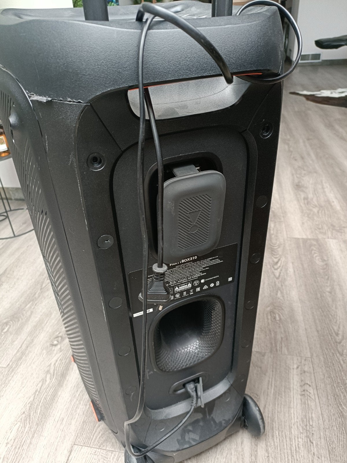 JBL PARTYBOX 310,  DEFECT, VOOR TECHNISCHE KLUSSER