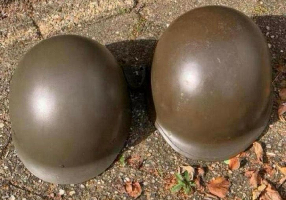 Gebruikte Helm Nederlandse Defensie met binnen & buiten helm, Verzamelen, Ophalen of Verzenden, Landmacht, Helm of Baret