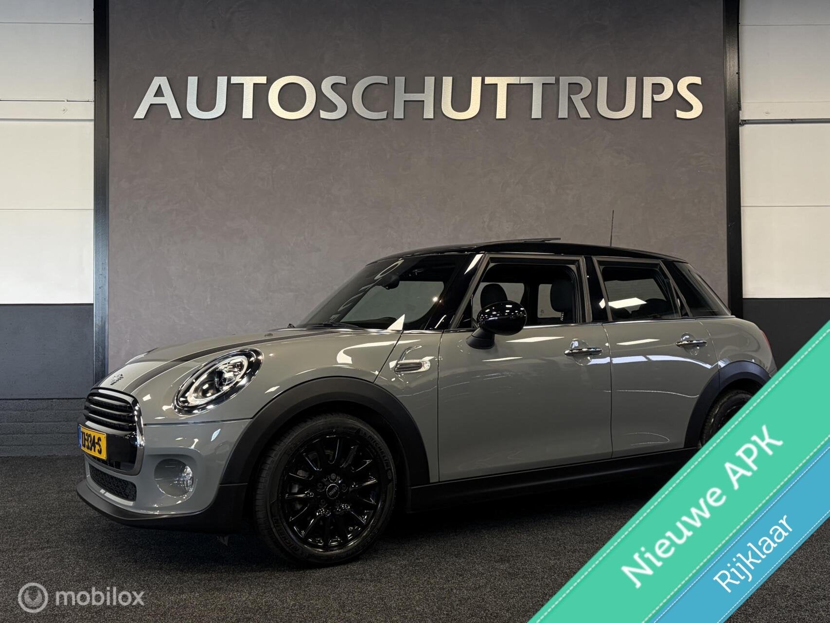 Mini Mini 1.5 Cooper Chili 1e EIG / DEALER O.H / PANO / AUTO, Auto's, 136 pk, Gebruikt, 1165 kg, Leder en Stof