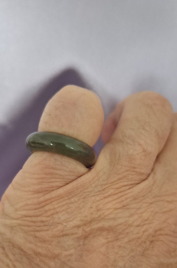 Bandring donkergroene Jade Ø 17,0 mm, Sieraden, Tassen en Uiterlijk, Ringen, Overige materialen, Verzenden, Nieuw, 17 tot 18