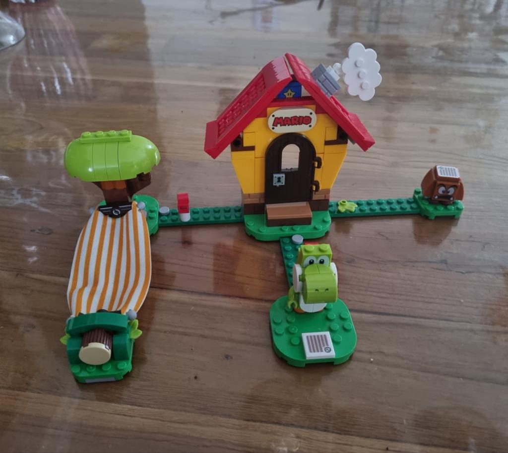Lego Super Mario Yoshi's Cadeauhuis uitbreidingsset, Lego, Ophalen of Verzenden, Zo goed als nieuw, Complete set