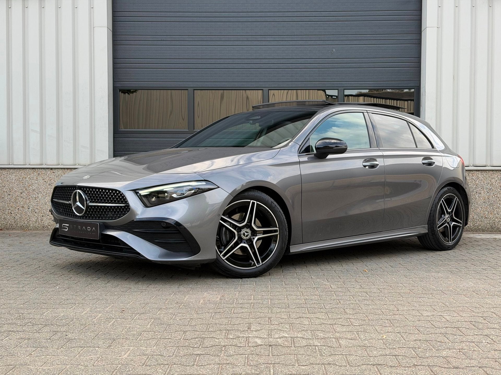 Mercedes-Benz A-klasse 180 Star Edition AMG Line LIMITED Fab, Auto's, Dealer onderhouden, 136 pk, Gebruikt, Zwart