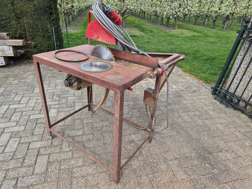 Te koop zaagtafel 380v, Ophalen, 1200 watt of meer, Cirkelzaag, 70 mm of meer
