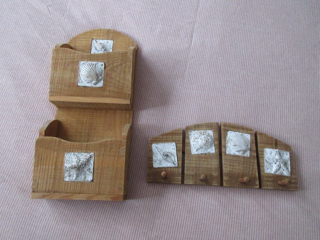 Kapstok en hangbakje hout, schelpen motief, Wandkapstok, Ophalen of Verzenden, Zo goed als nieuw, Minder dan 100 cm