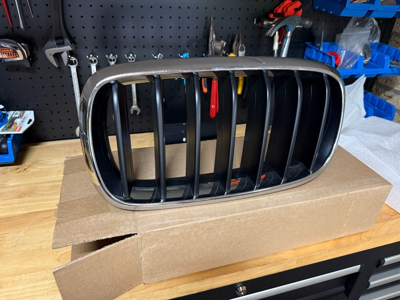Ongebruikte set nieren BMW X5 F15 Glanzend zwart met chroom, Voor, Nieuw, Ophalen of Verzenden, Bumper