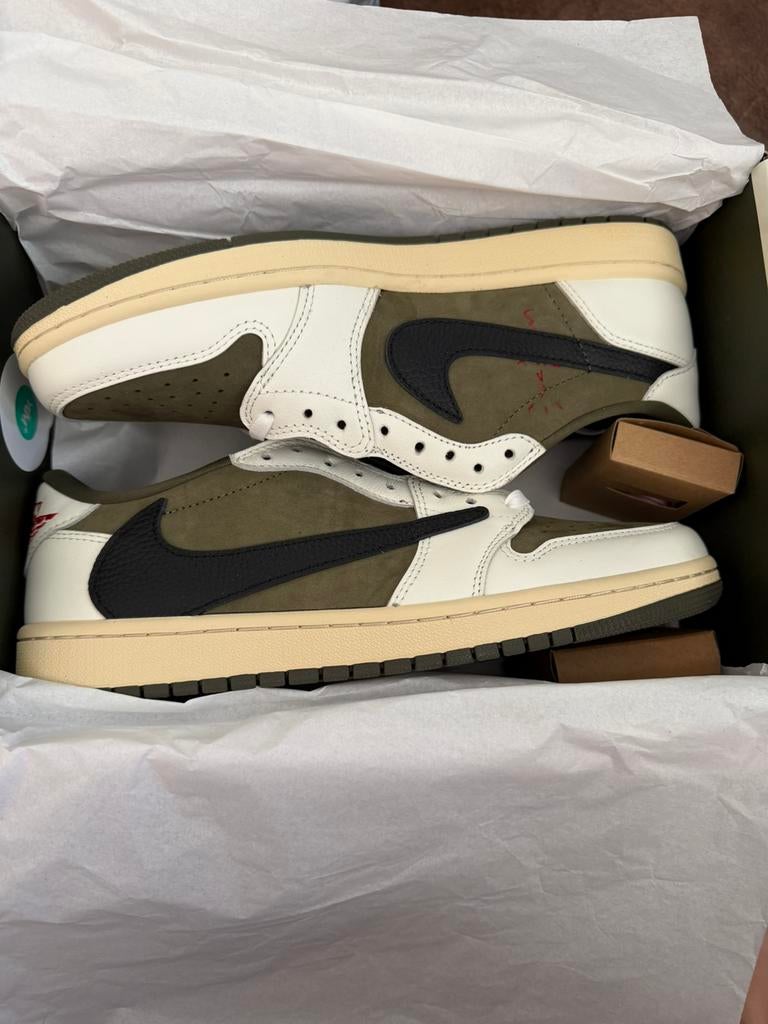 Nike Travis Scott Medium Olive 42, Kleding | Heren, Schoenen, Ophalen of Verzenden, Zo goed als nieuw, Overige kleuren