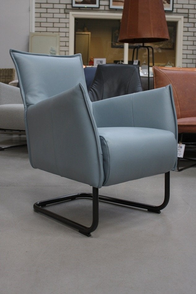 2x luxe fauteuil Aron JESS sledeframe metaal leer lichtblauw, Ophalen, 75 tot 100 cm, Zo goed als nieuw, Leer