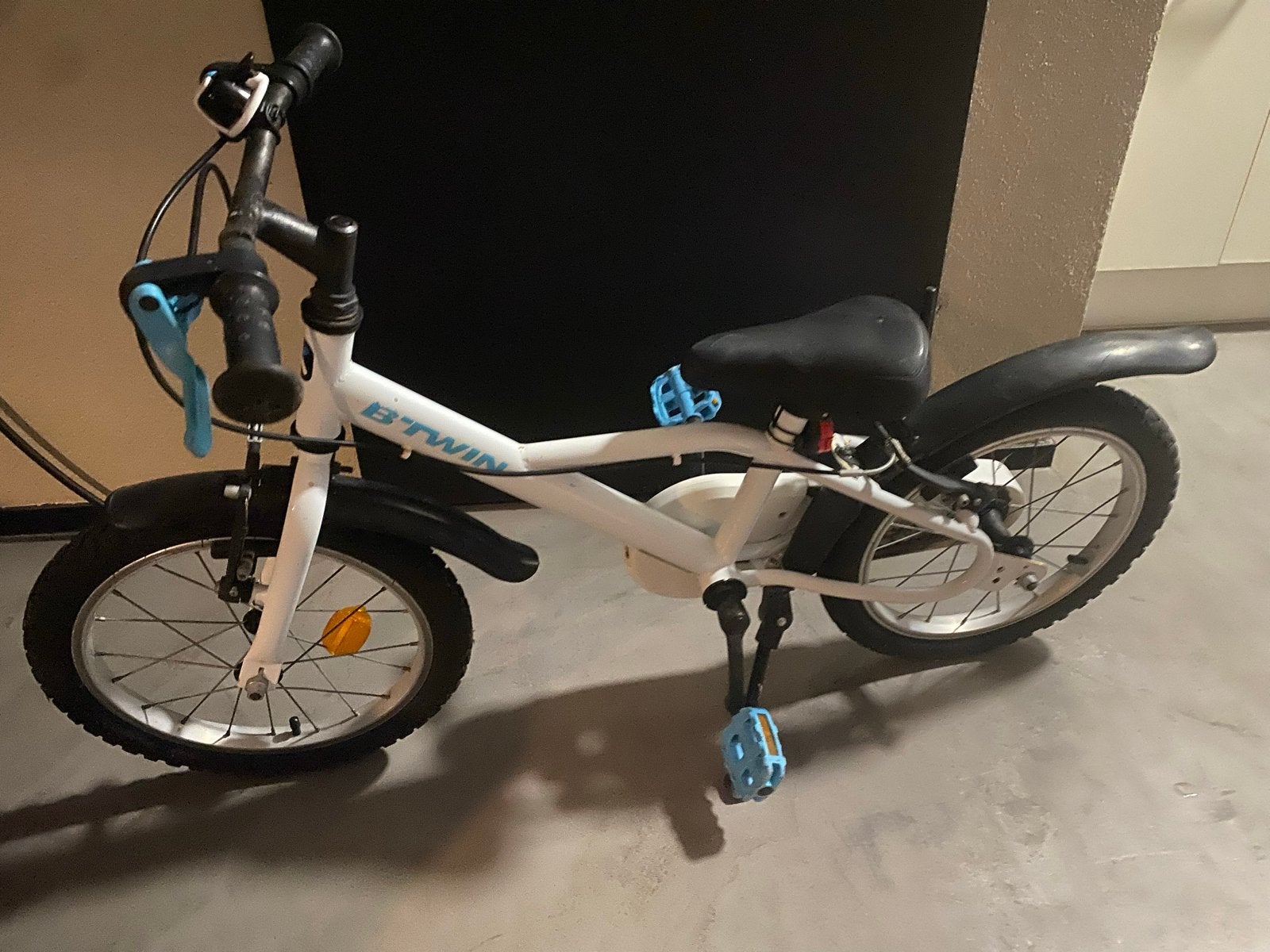 B'TWIN INUIT 100 Kinderfiets 16 inch - Wit/Blauw, Ophalen, Gebruikt, Schijfrem, 16 tot 20 inch